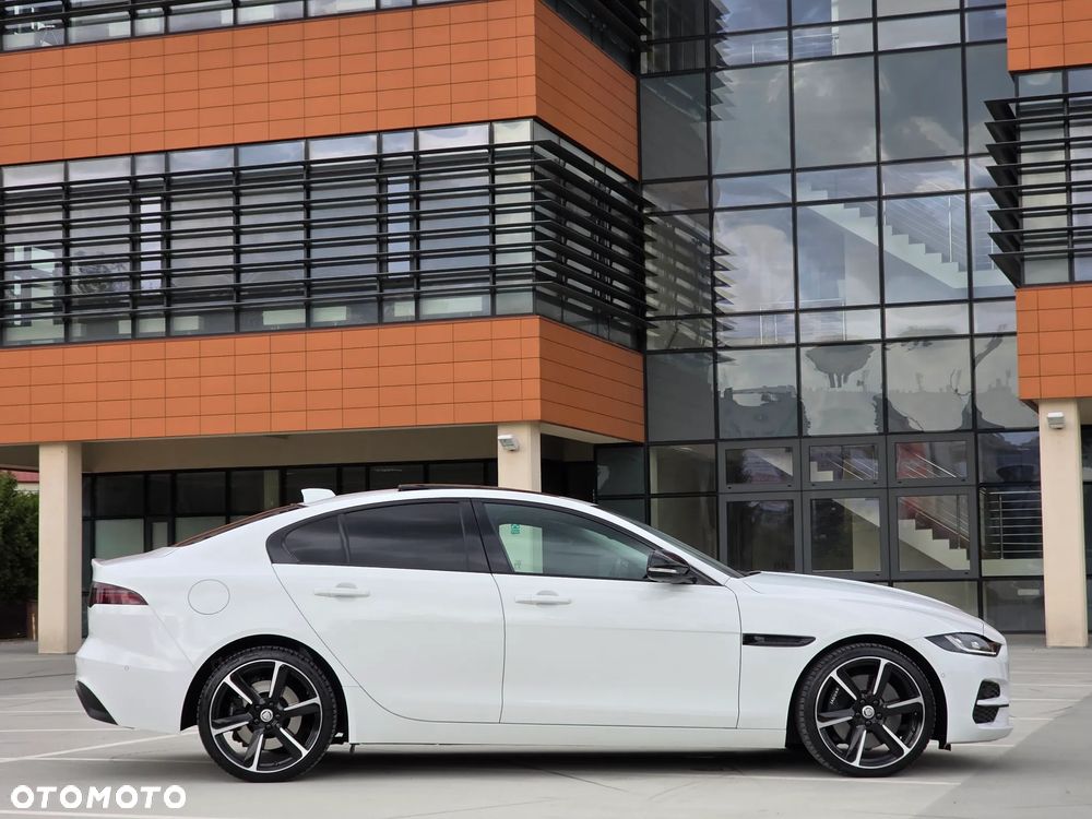 Jaguar XE 2.0 D180 R-Dynamic S - 5