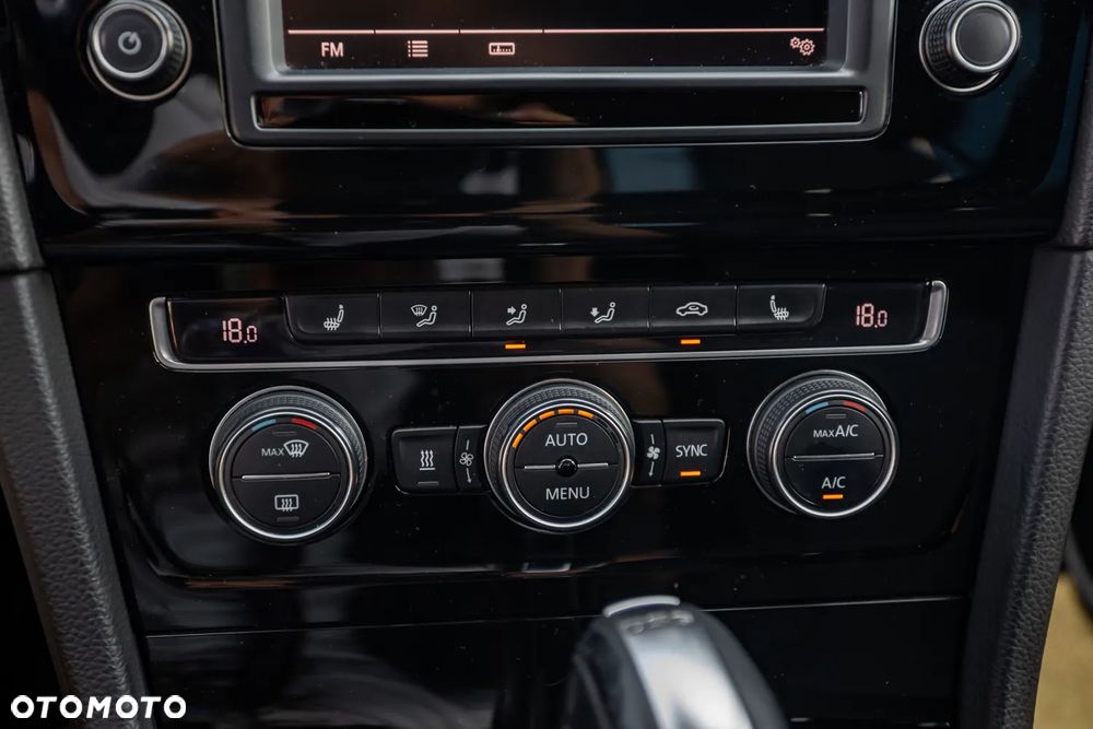 Volkswagen Golf - 28