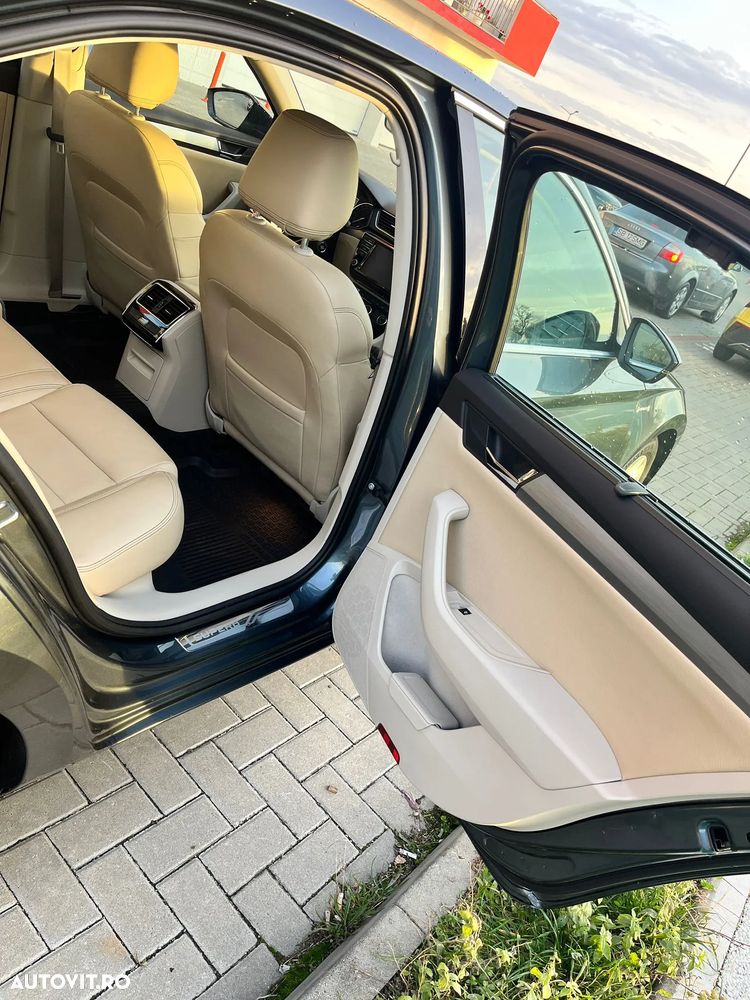 Skoda Superb 2.0 TDI Premium Edition - 12