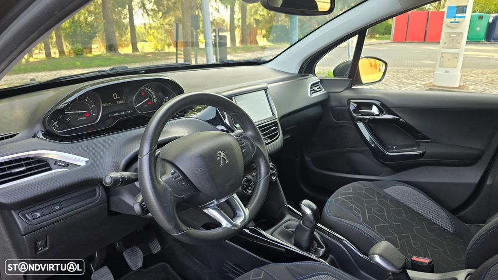 Peugeot 2008 1.5 BlueHDi Signature - 30