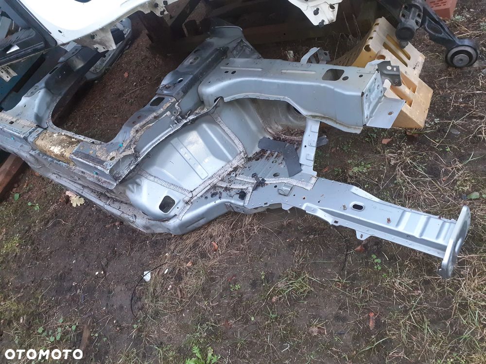 Jeep cheroki ćwiartka prawy przód słupek - 1