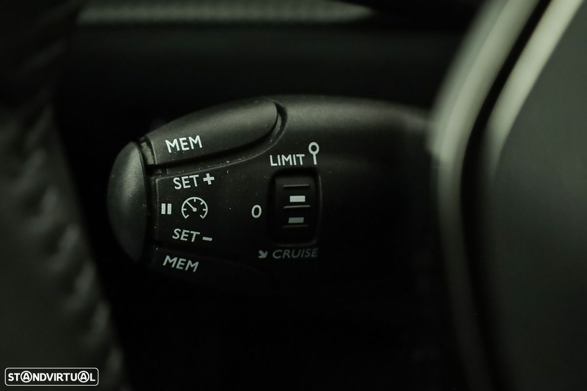 Peugeot 2008 1.2 PureTech Allure - 16