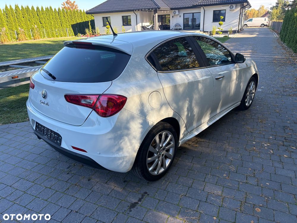 Alfa Romeo Giulietta 2013 photo 5