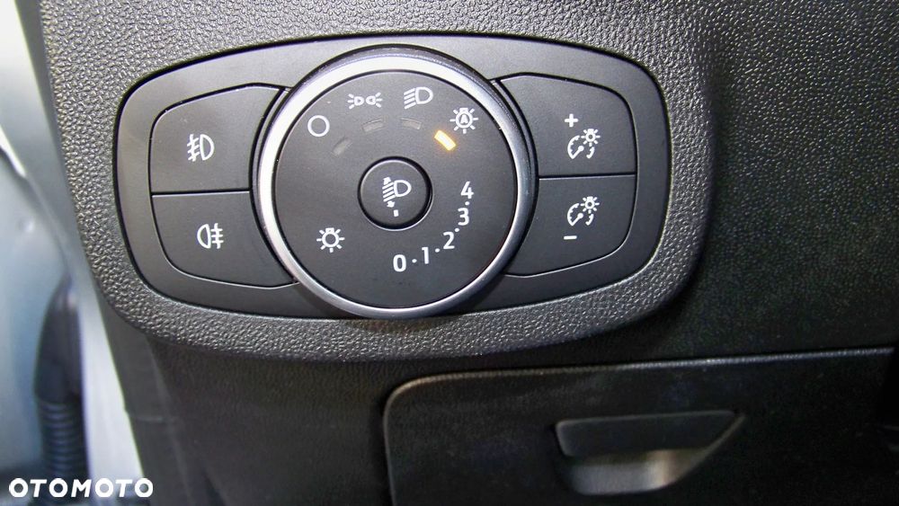 Ford Fiesta 1.1 S&S TITANIUM - 24