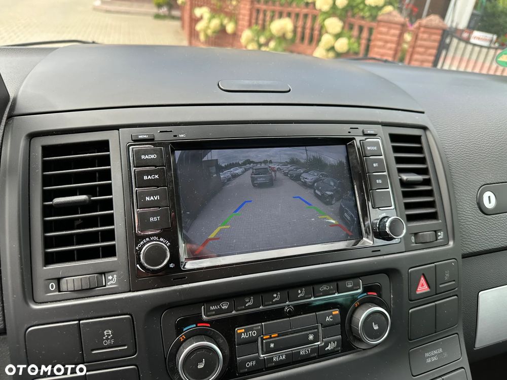 Volkswagen Multivan - 13