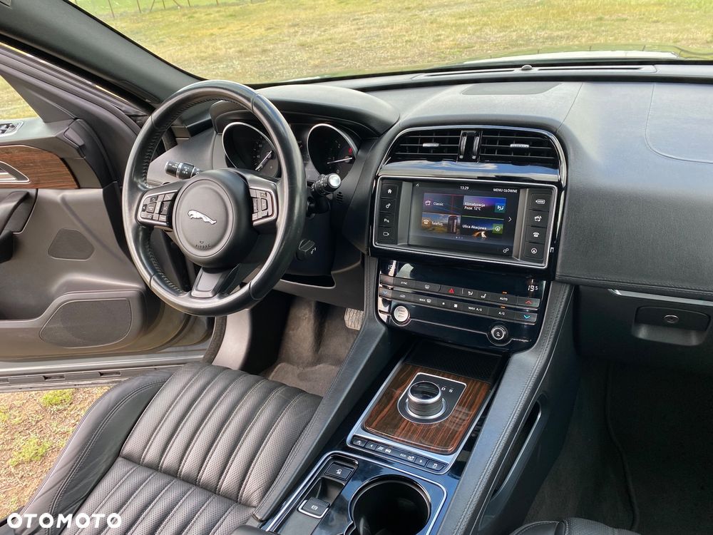 Jaguar F-Pace - 30