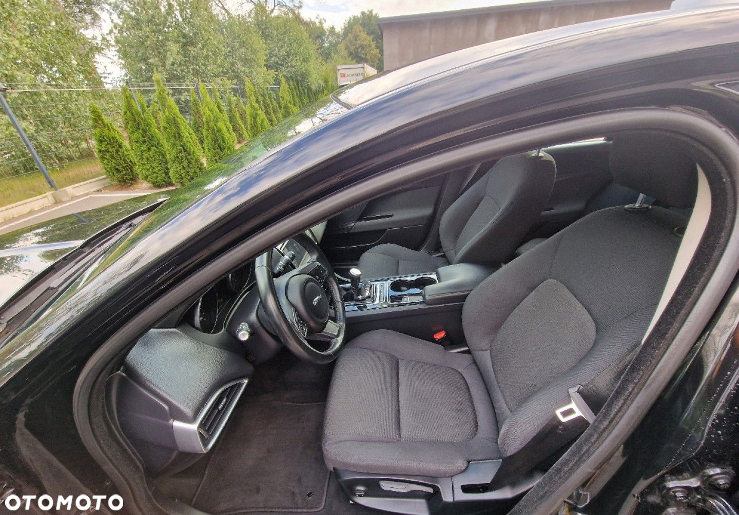 Jaguar XE - 18