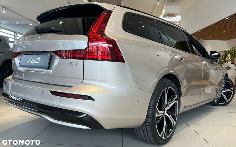 Volvo V60 B4 B Ultimate Dark - 4