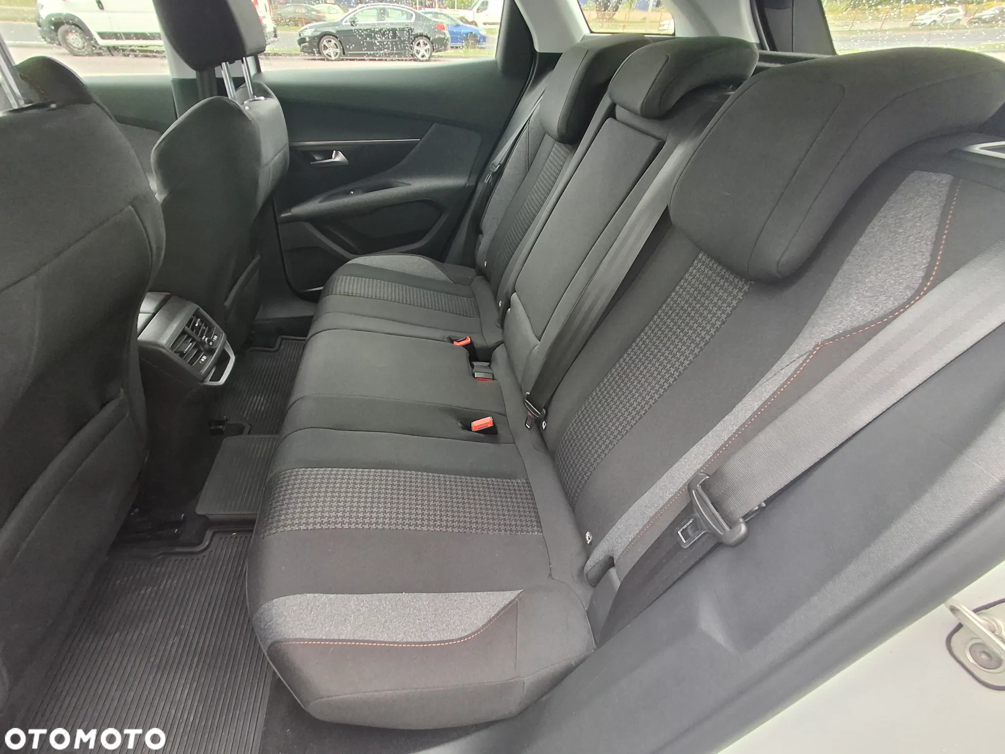 Peugeot 3008 1.2 PureTech GPF Allure S&S EAT8 - 17