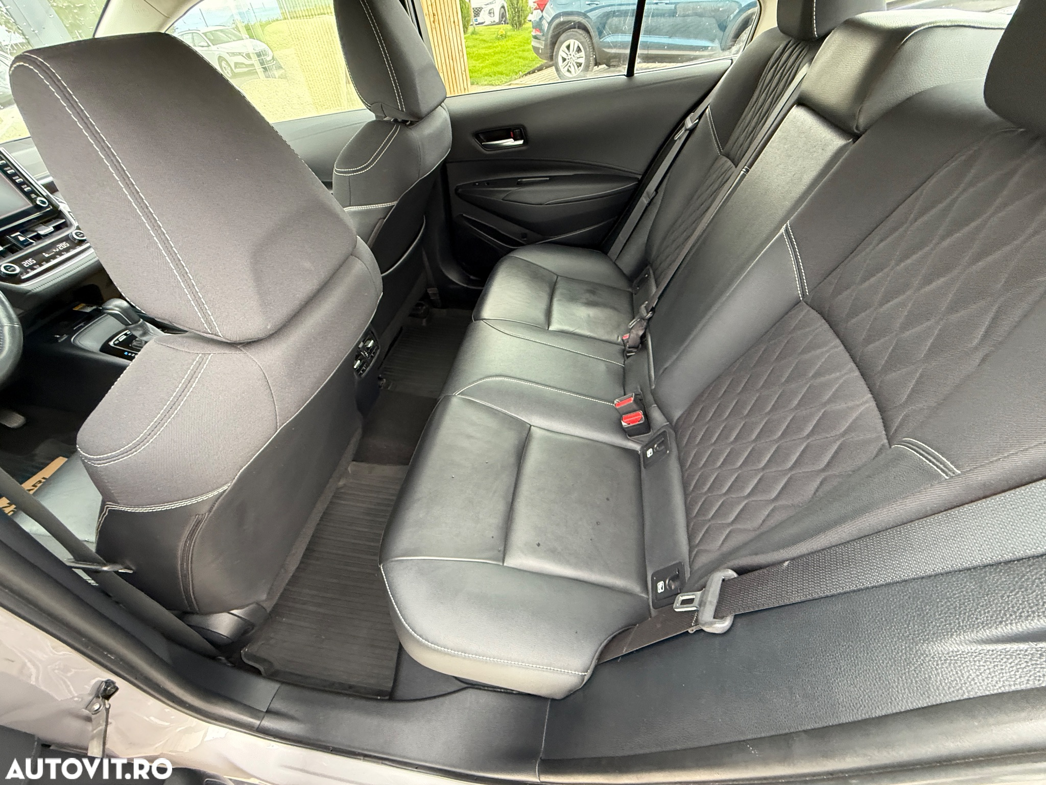 Toyota Corolla 1.8 HSD Exclusive interior Negru - 19