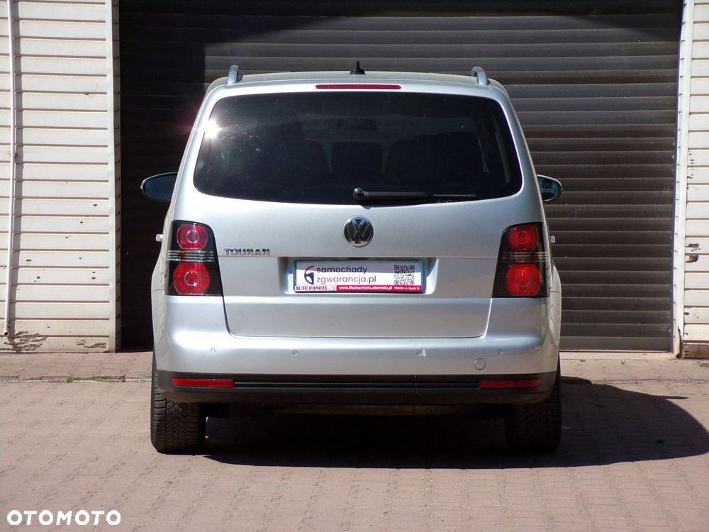Volkswagen Touran - 11