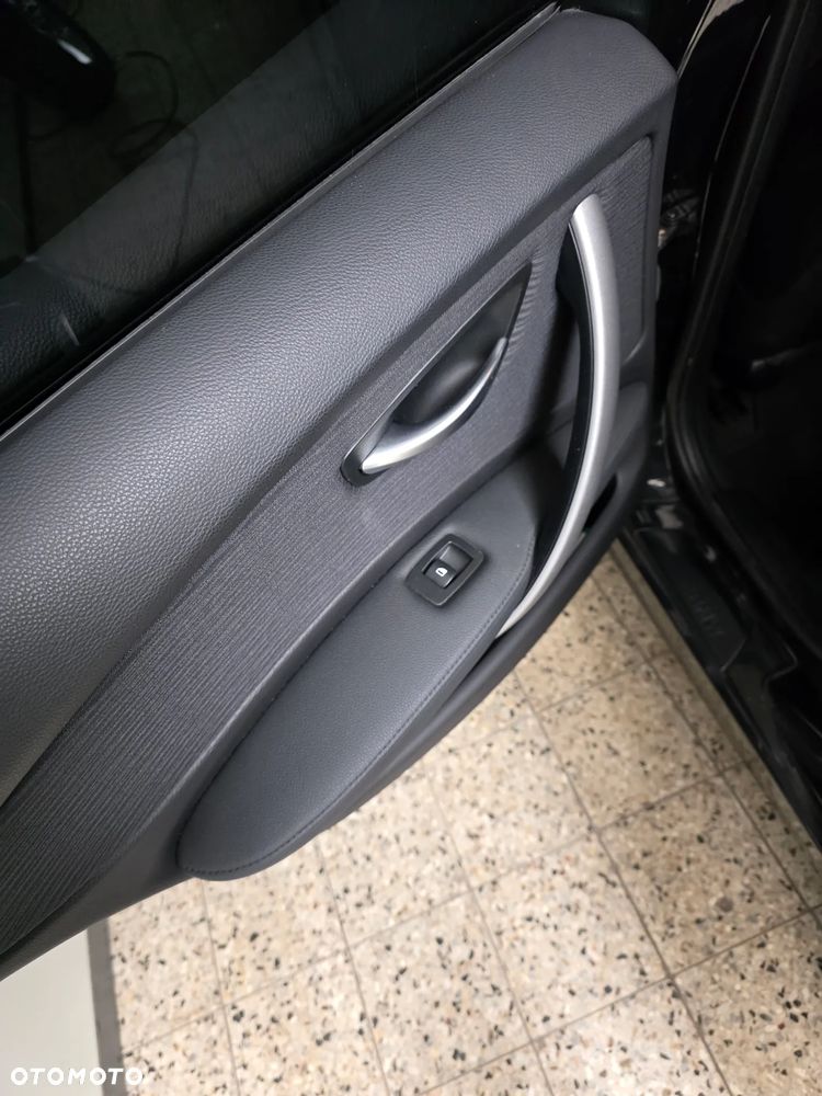 BMW Seria 1 116i - 22