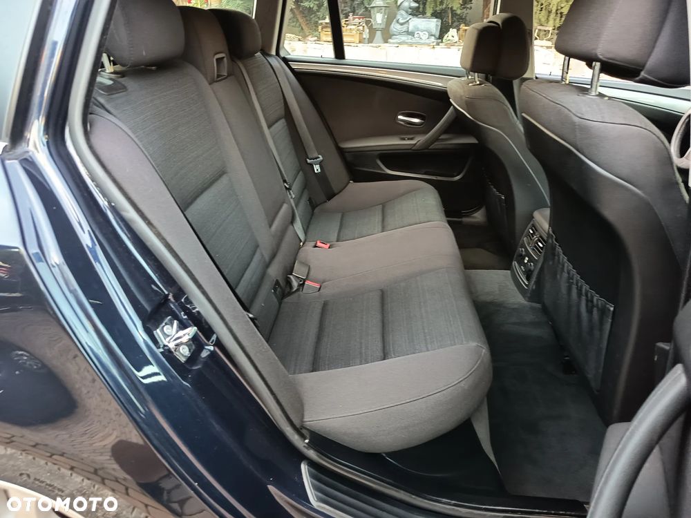BMW Seria 5 525d - 32