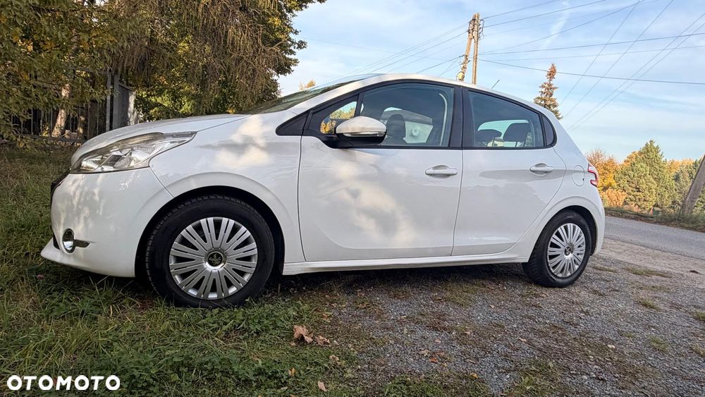 Peugeot 208 - 1