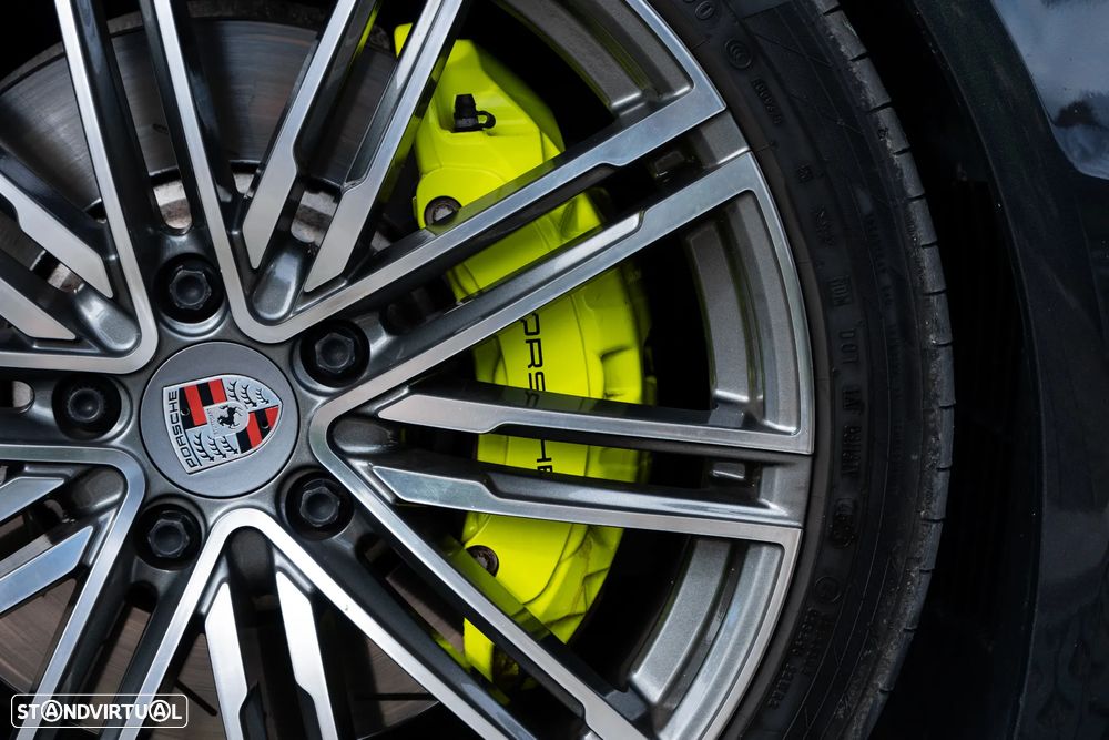 Porsche Panamera Sport Turismo 4 E-Hybrid - 23