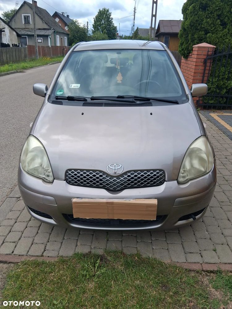 Toyota Yaris - 12