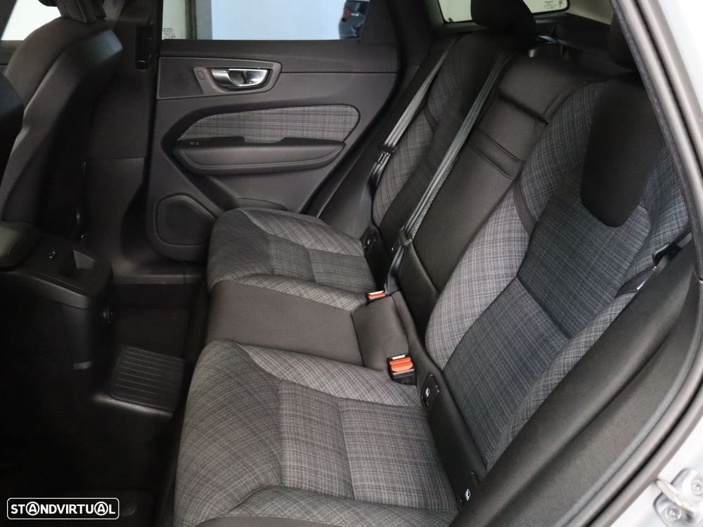 Volvo XC 60 2.0 T6 PHEV Core AWD - 12