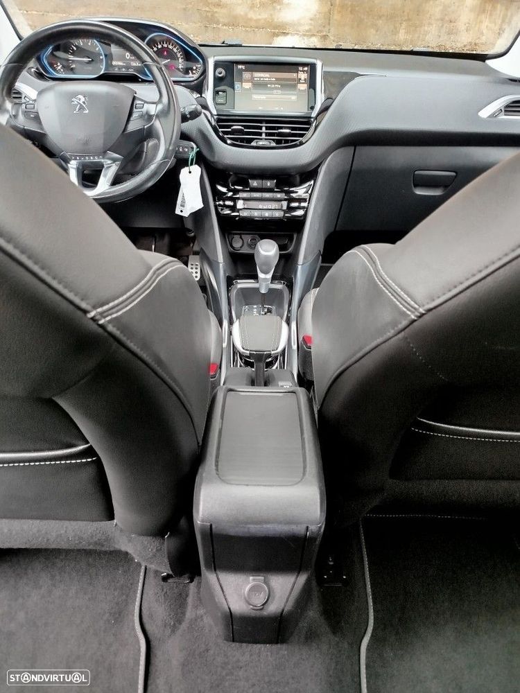 Peugeot 2008 1.2 PureTech Allure EAT6 - 30