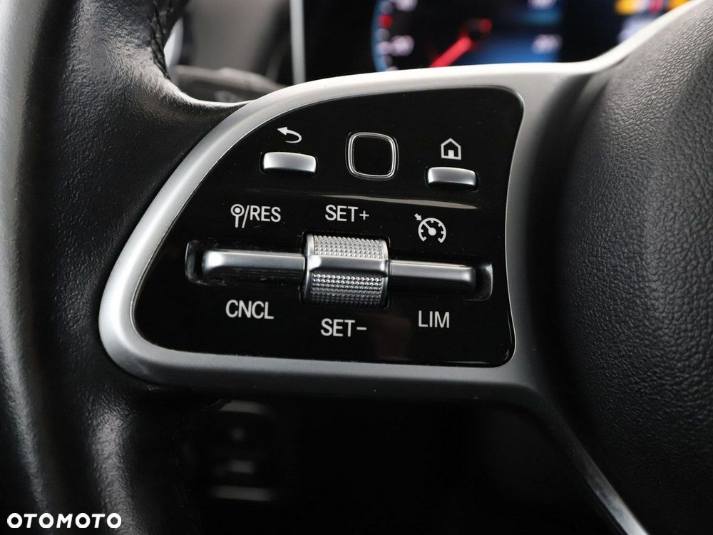 Mercedes-Benz GLB 200 d Progressive 8G-DCT - 33