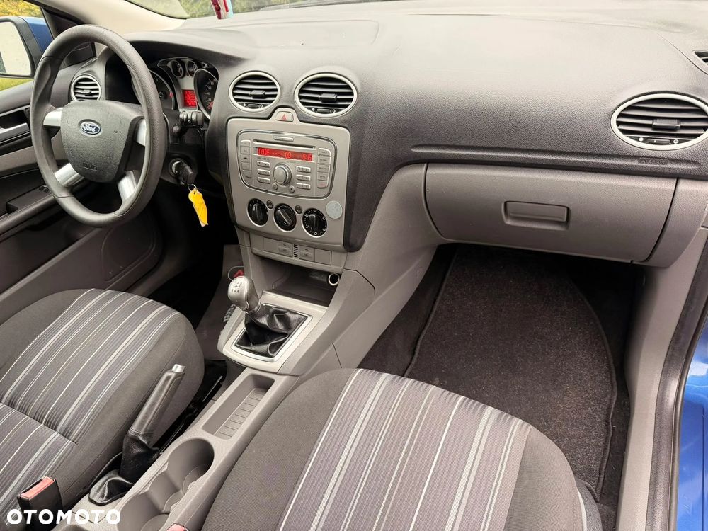 Ford Focus 1.6 16V Style+ - 18