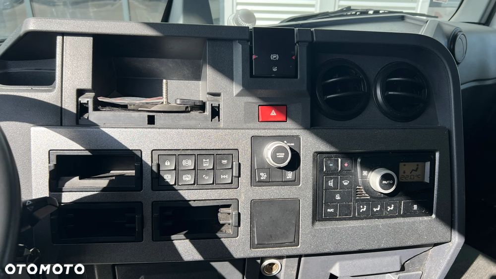 Renault T480 - 23
