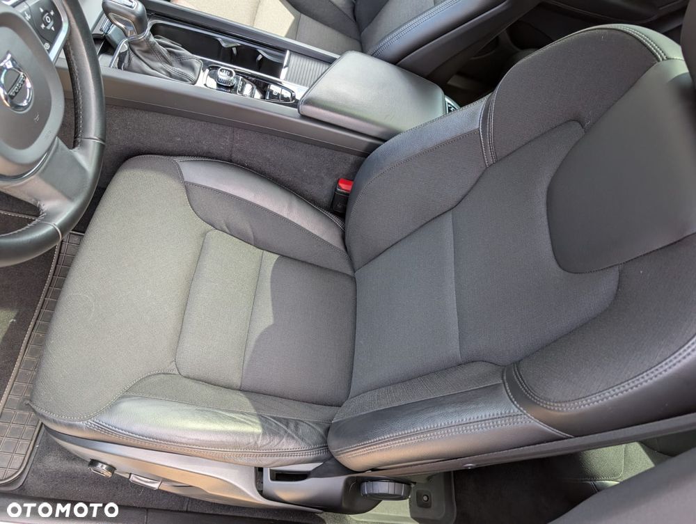 Volvo XC 60 D4 Momentum Pro - 18