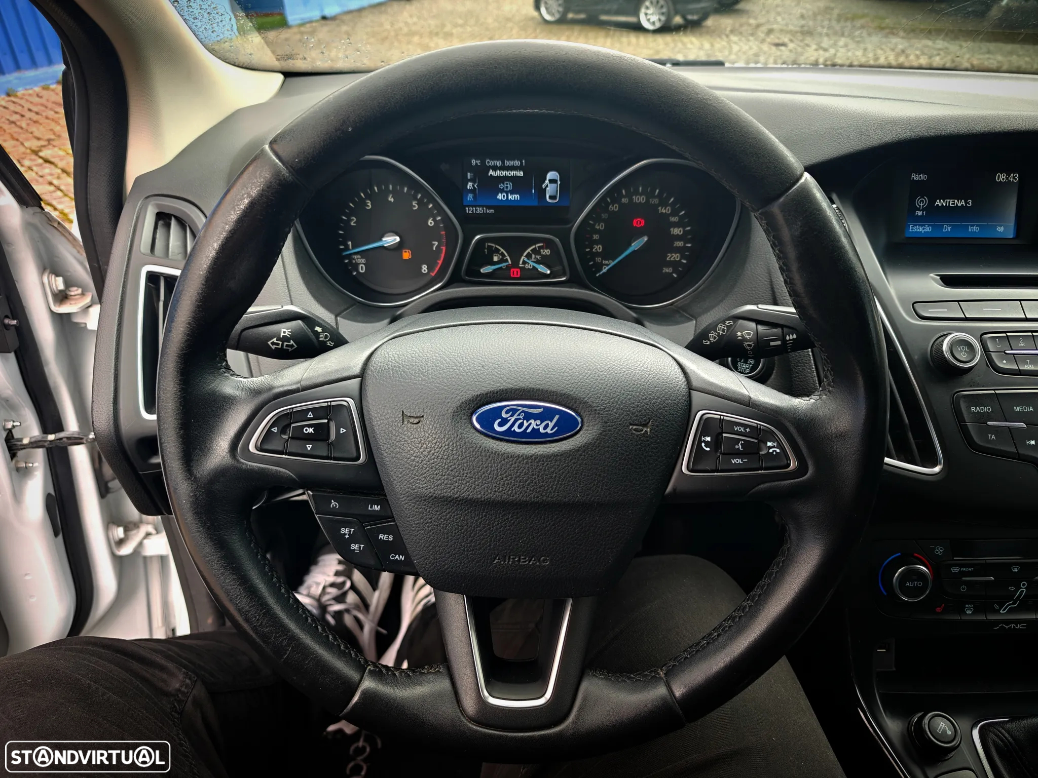 Ford Focus 1.0 EcoBoost S&S TITANIUM - 8