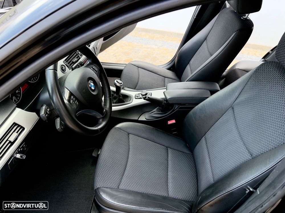 BMW 320 d Navigation Sport - 41