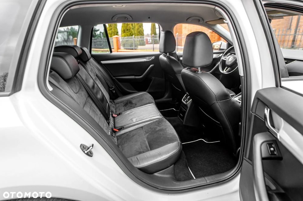 Skoda Octavia 2.0 TDI 4x4 Clever DSG - 10