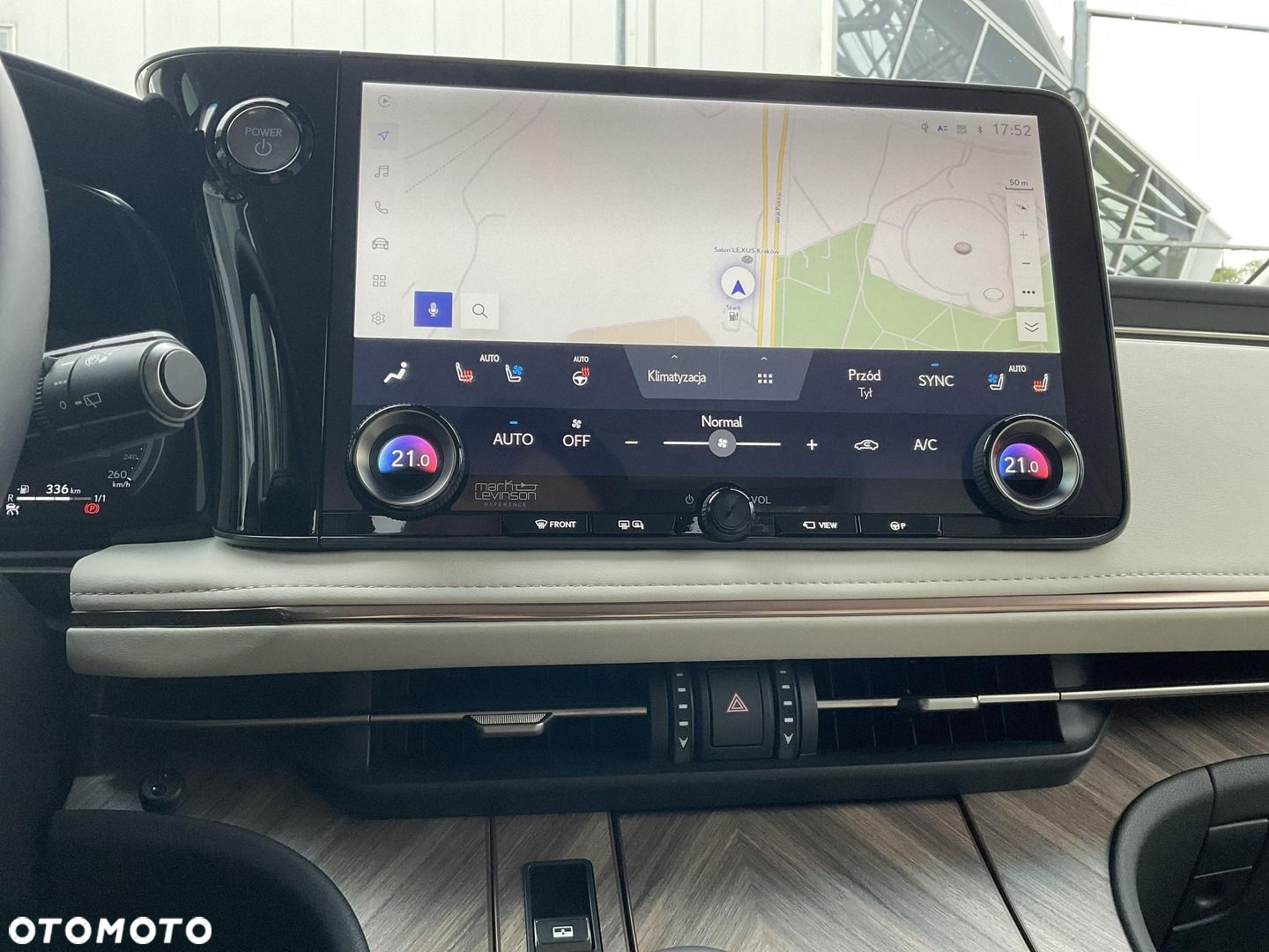 Lexus LM - 28