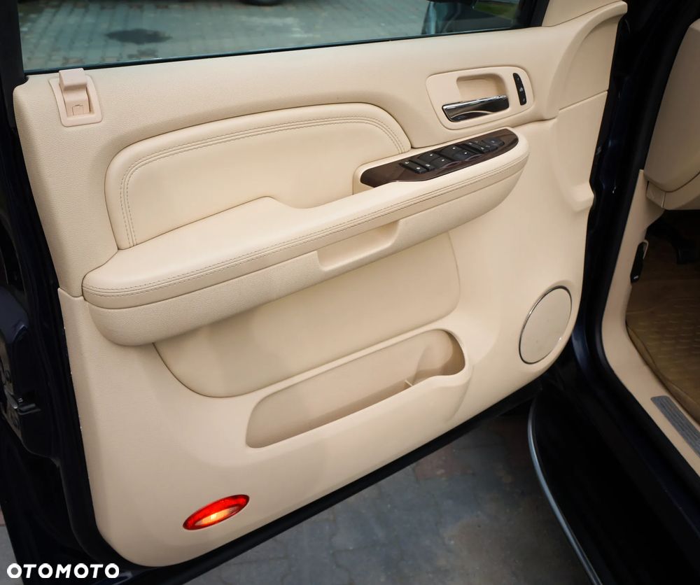 Cadillac Escalade - 22