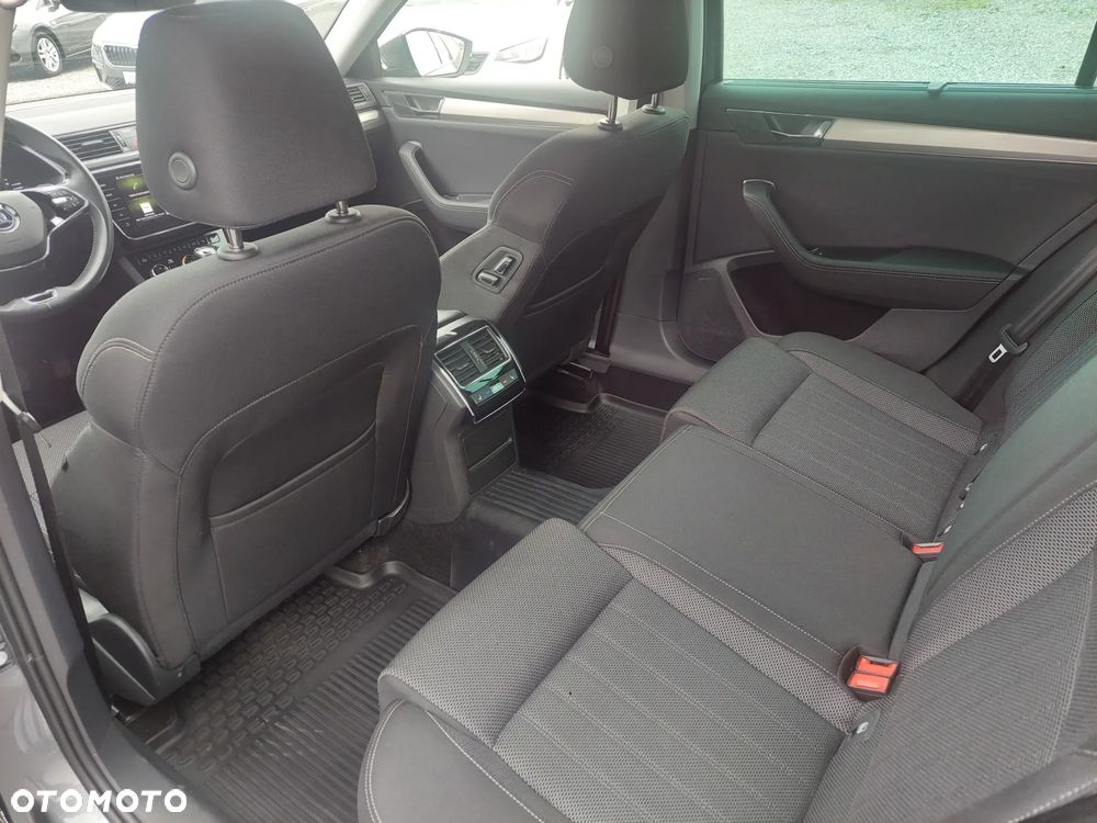 Skoda Superb 2.0 TDI DSG Style - 30