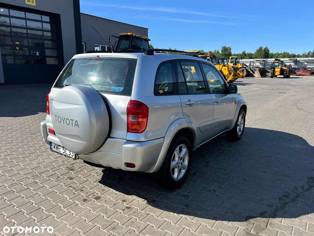 Toyota RAV4 2.0 D-4D 4x4 - 5