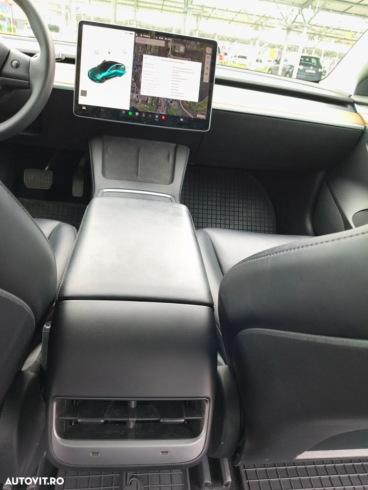 Tesla Model 3 - 7