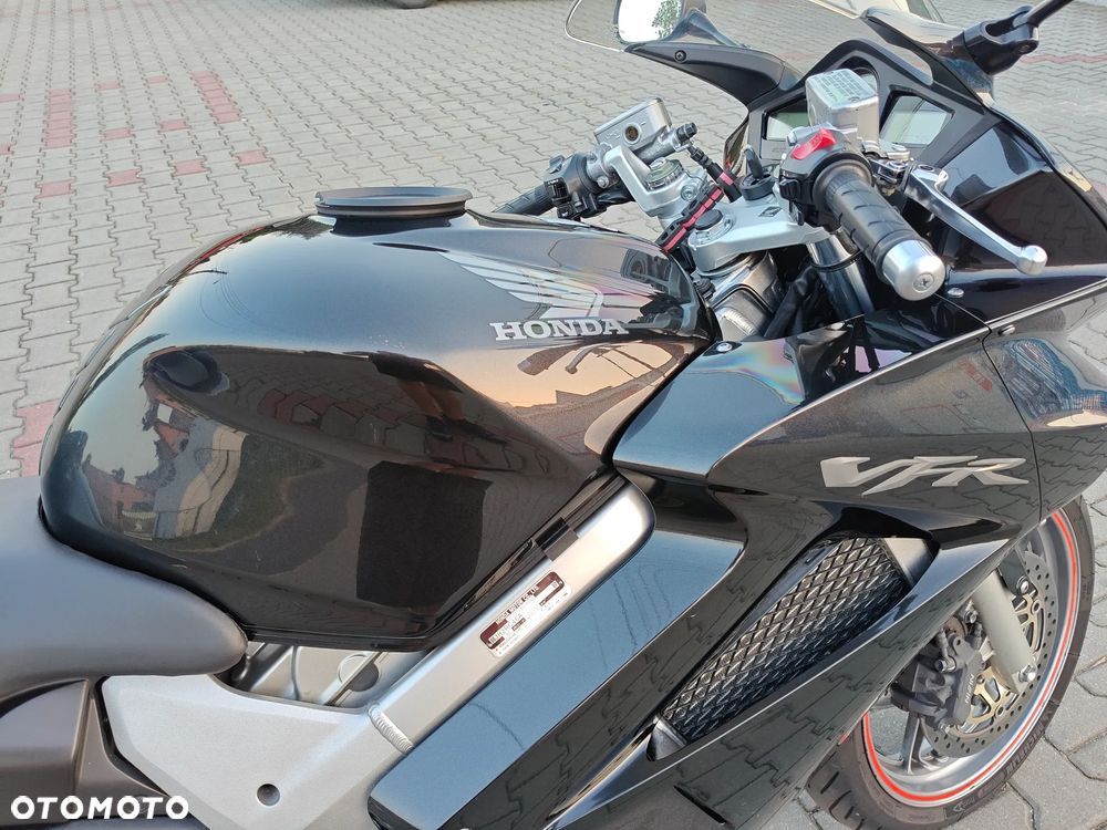 Honda VFR - 22