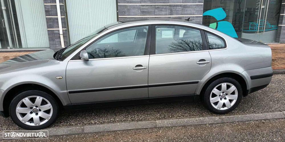 VW Passat 1.9 TDi Highline - 8