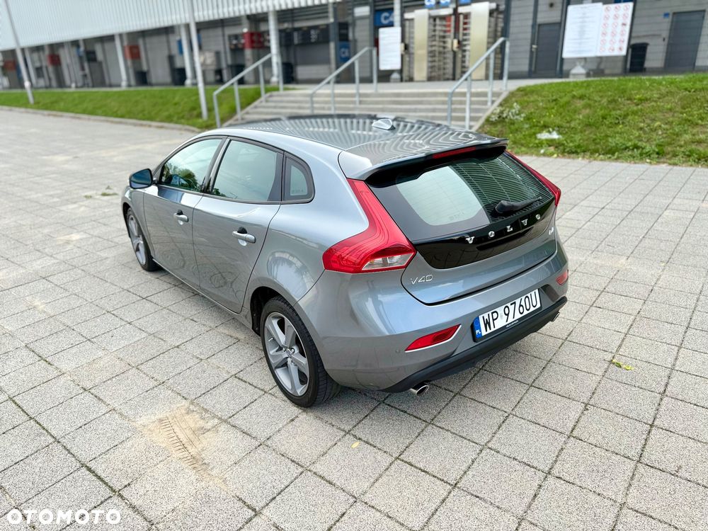 Volvo V40 D4 Geartronic Momentum - 19