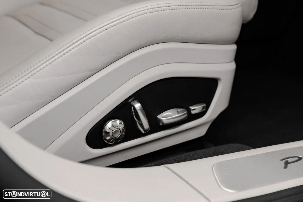 Porsche Panamera Sport Turismo 4 E-Hybrid - 19