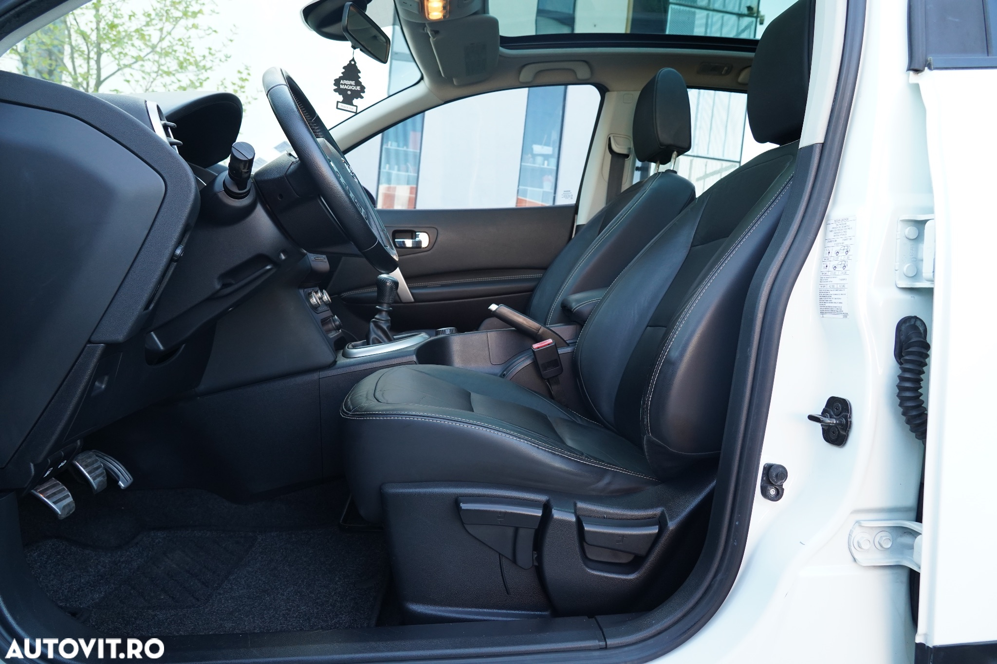 Nissan Qashqai 2.0 DCI 4 x 4 DPF tekna - 12