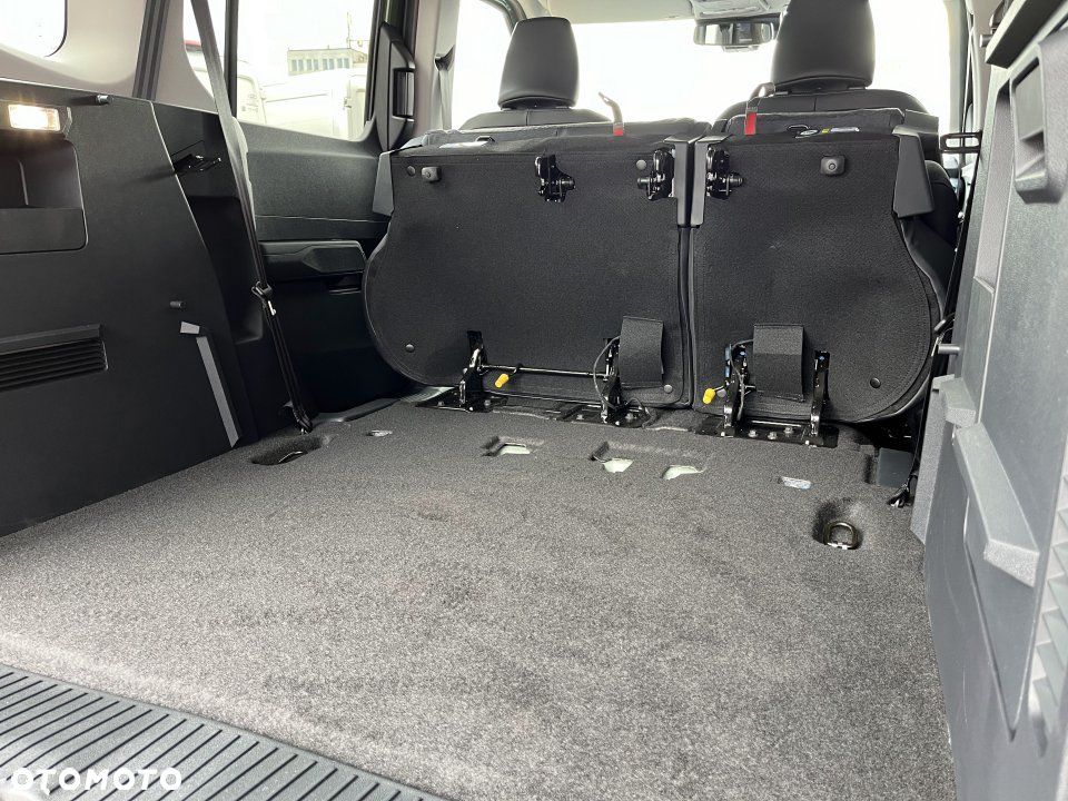 Ford Tourneo Courier - 28