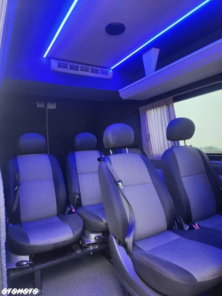 Mercedes-Benz Sprinter - 12