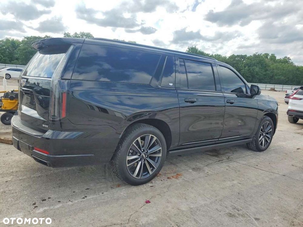 Cadillac Escalade - 4