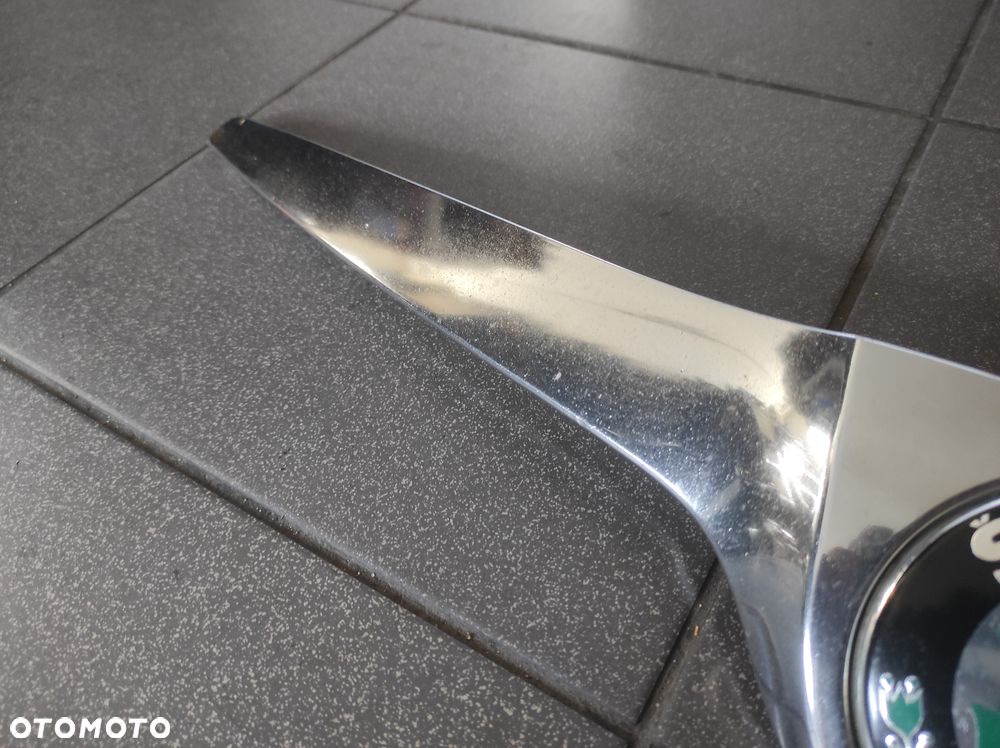 ATRAPA GRILL LOGO SKODA FABIA 2 LIFT 5J0 WYSYŁKA !!!! - 4