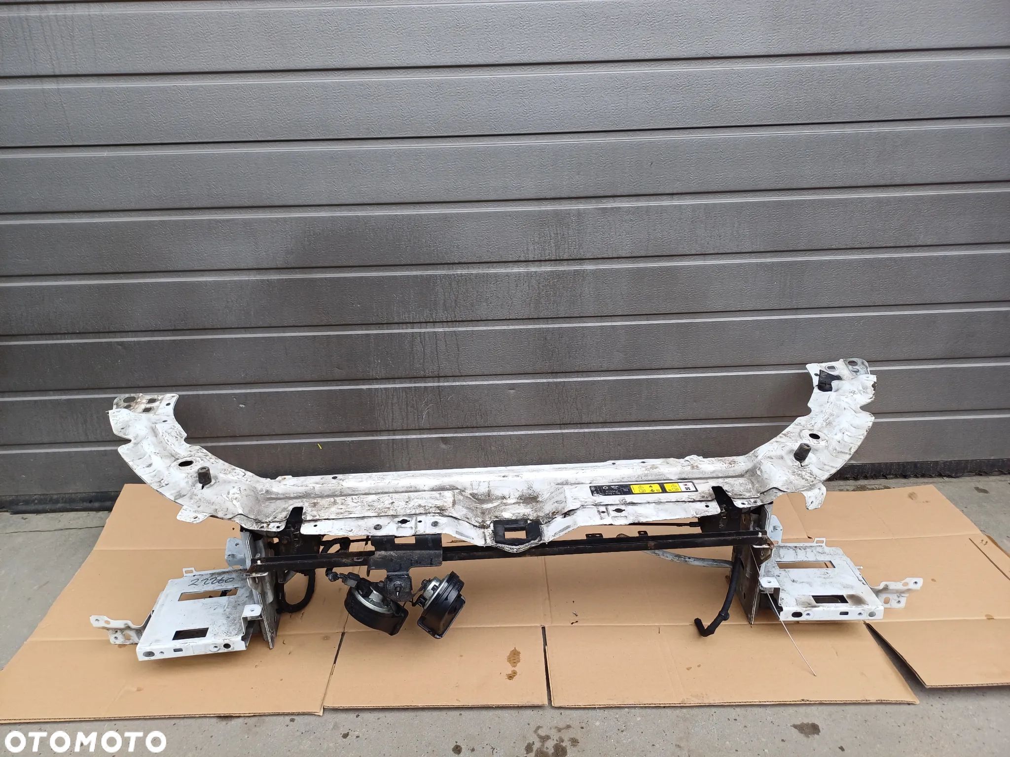 LAND ROVER DISCOVERY SPORT L550 Pas przedni górna część GJ32-19B671-BD - 1