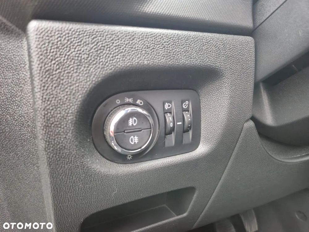 Opel Corsa 1.4 16V Satellite - 19