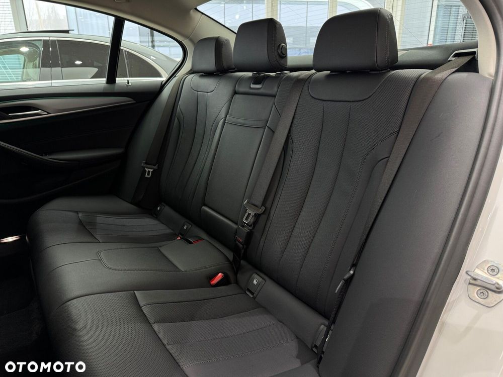 BMW Seria 5 520i - 13