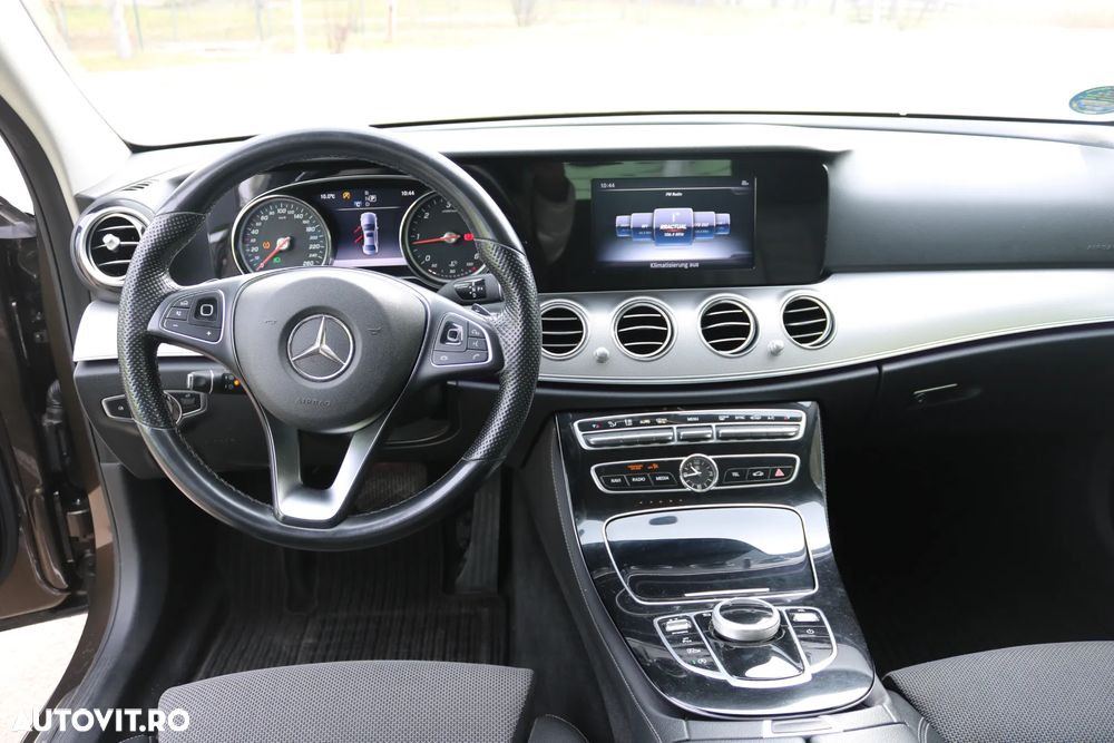 Mercedes-Benz E 220 d 4Matic 9G-TRONIC Avantgarde - 11