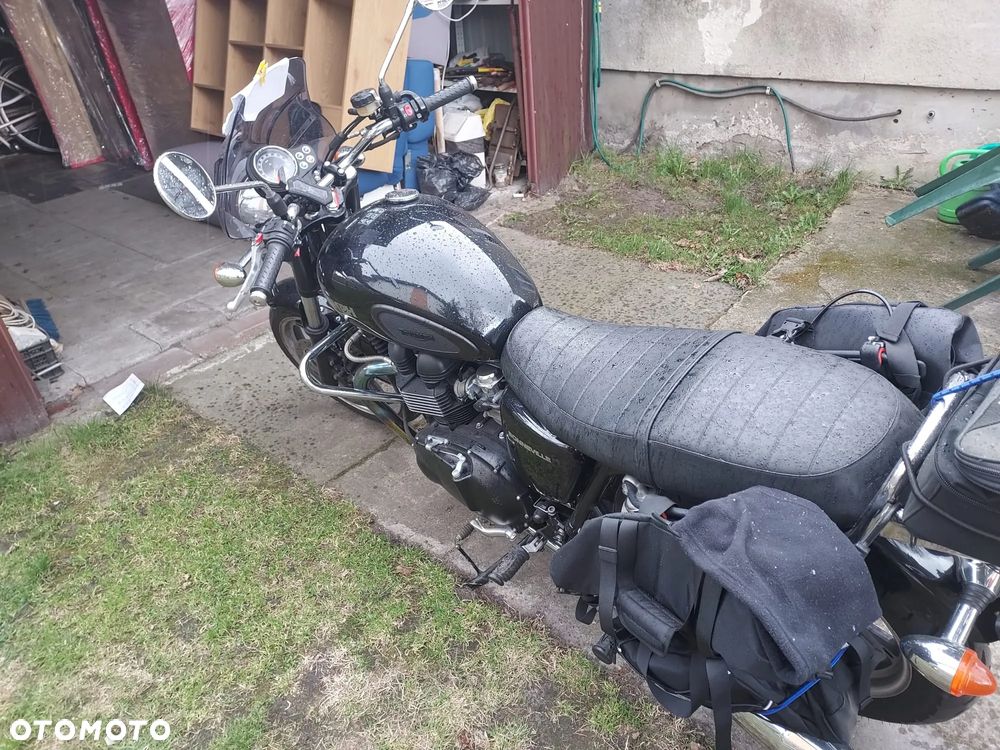 Triumph Bonneville - 2