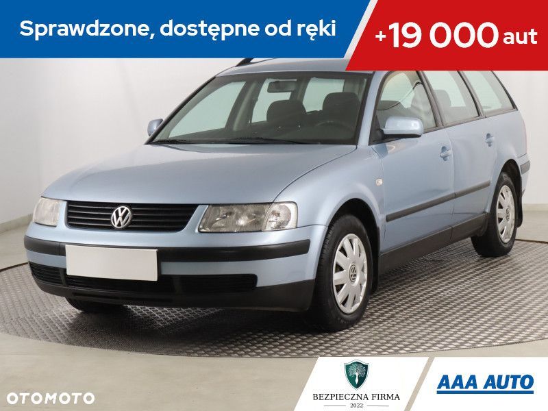 Volkswagen Passat - 1