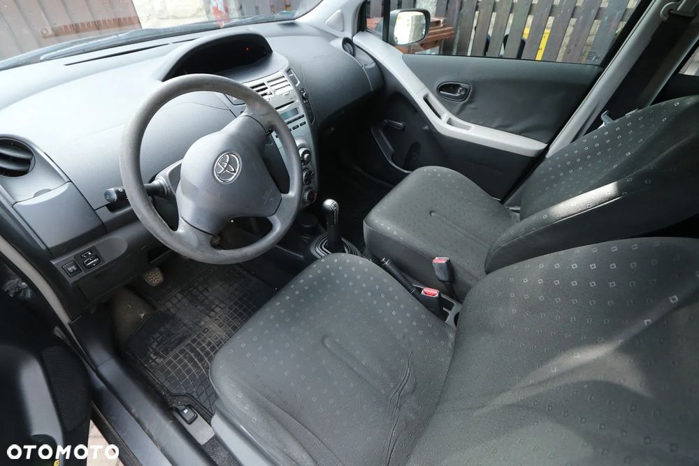 Toyota Yaris 1.3 Luna A/C - 3